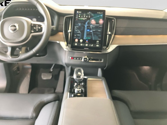 Volvo XC90 13 of 16