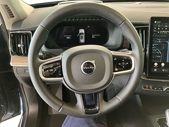 Volvo XC90 11 of 16
