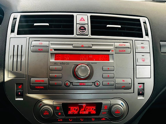 Ford Kuga 14 of 21