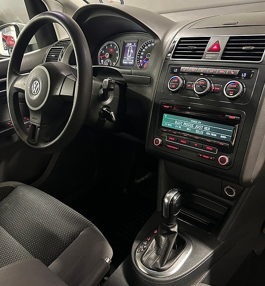 Volkswagen Touran 9 of 17