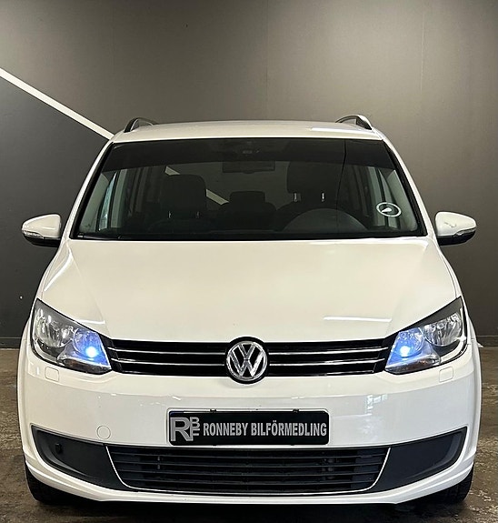 Volkswagen Touran 2 of 17