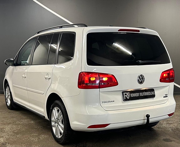 Volkswagen Touran 4 of 17