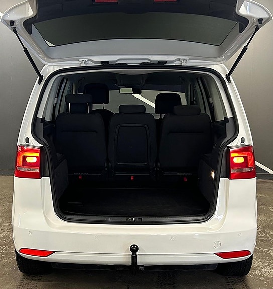 Volkswagen Touran 7 of 17