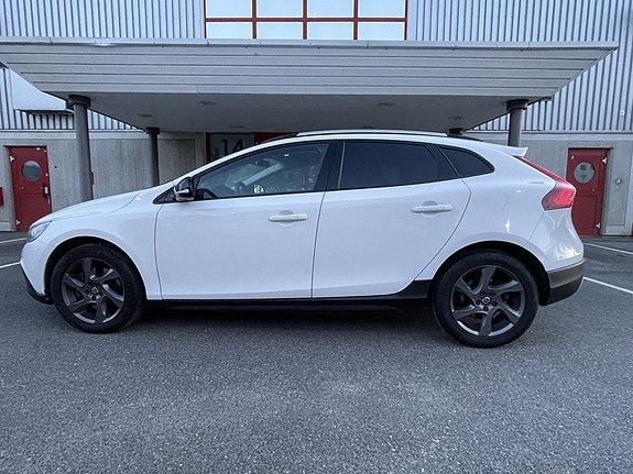 Volvo V40 Cross Country 3 of 22