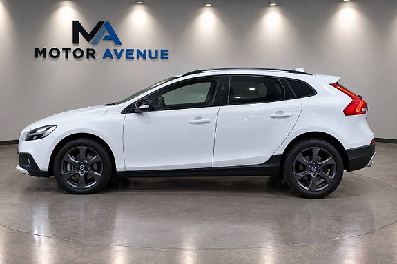 Volvo V40 Cross Country 3 of 21
