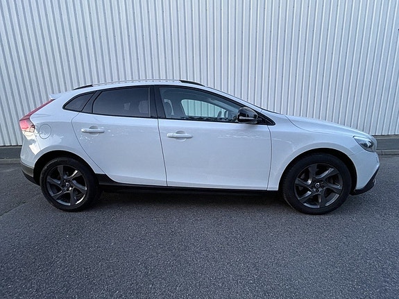 Volvo V40 Cross Country 9 of 22