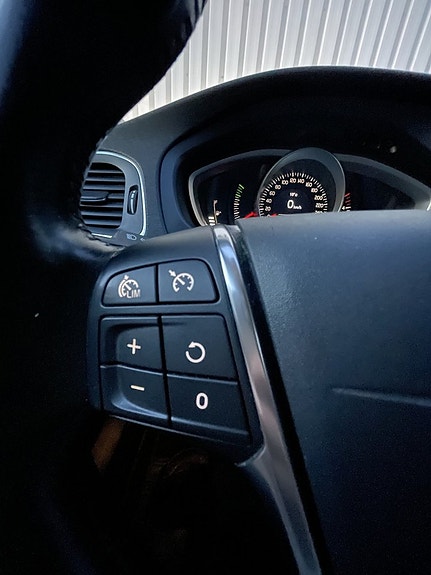 Volvo V40 Cross Country 19 of 22