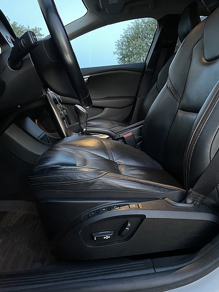 Volvo V40 Cross Country 12 of 22