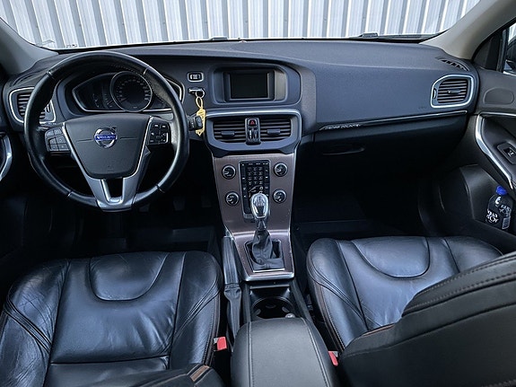 Volvo V40 Cross Country 10 of 22
