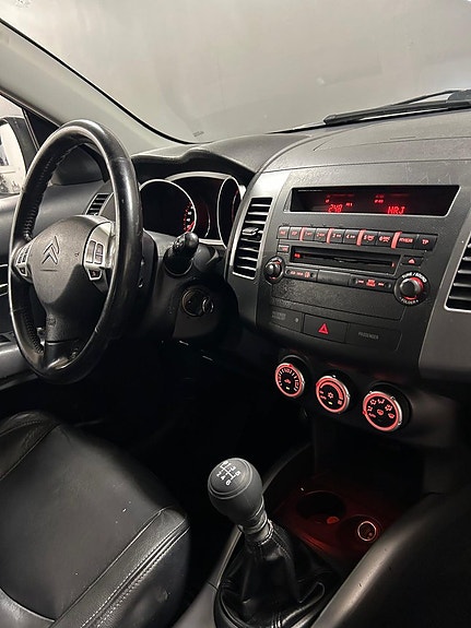 Citroen C-Crosser 13 of 18