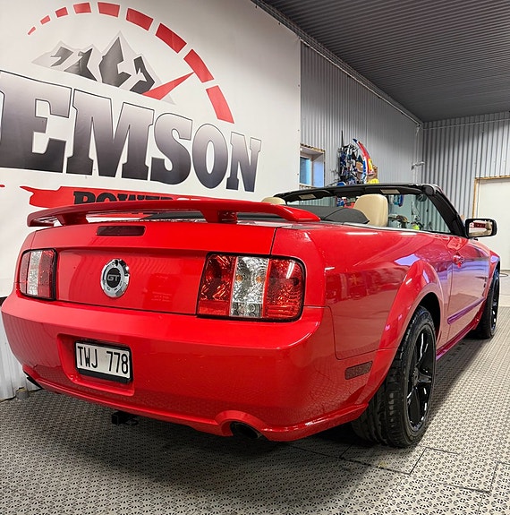 Ford Mustang 3 of 5