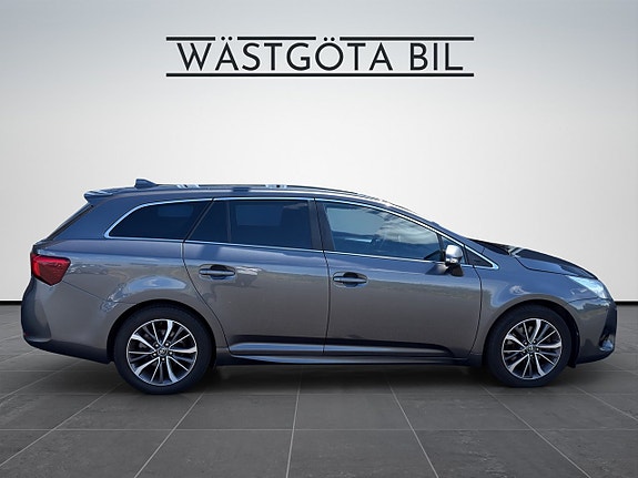 Toyota Avensis 7 of 23