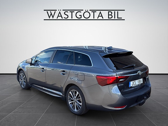Toyota Avensis 4 of 23