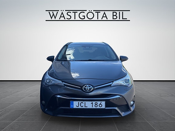 Toyota Avensis 2 of 23