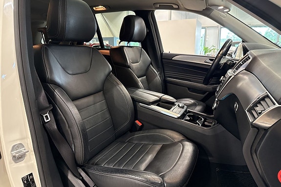 Mercedes-Benz ML350 23 of 27