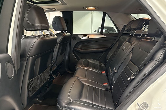 Mercedes-Benz ML350 25 of 27
