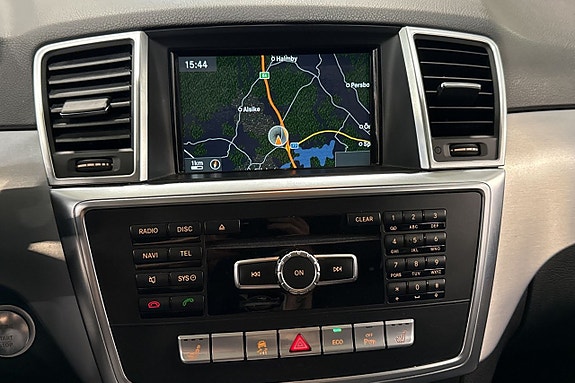 Mercedes-Benz ML350 13 of 27