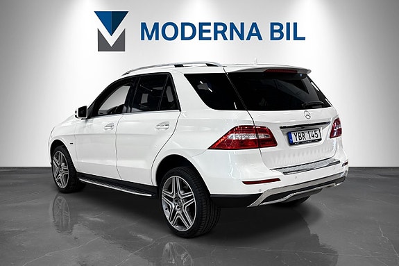 Mercedes-Benz ML350 4 of 5
