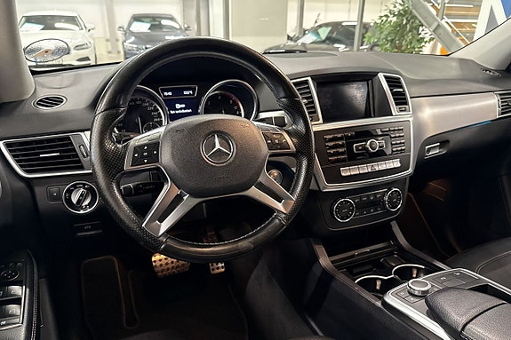 Mercedes-Benz ML350 9 of 27
