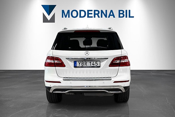 Mercedes-Benz ML350 5 of 5