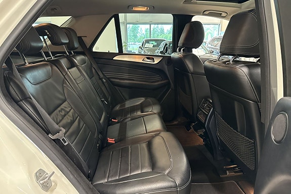 Mercedes-Benz ML350 24 of 27