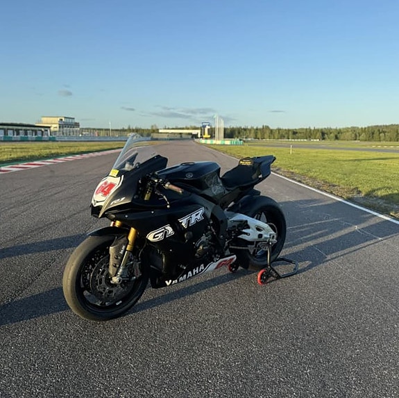 Yamaha YZF-R1M 3 of 3