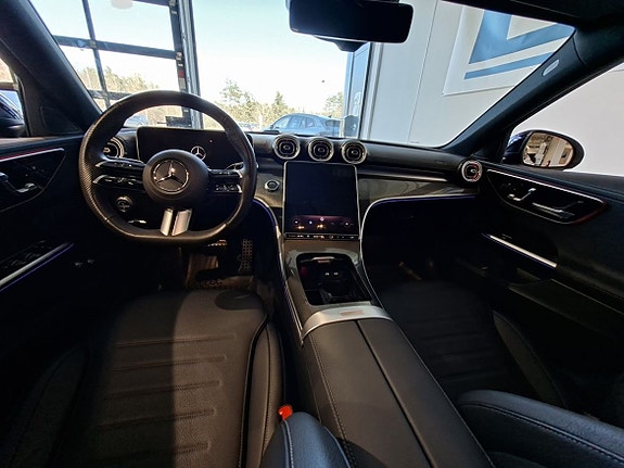 Mercedes-Benz C300 7 of 13