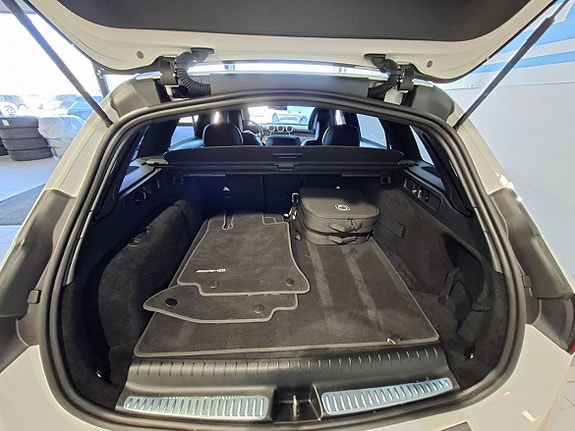 Mercedes-Benz C300 8 of 13