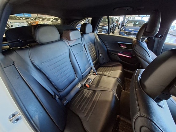 Mercedes-Benz C300 9 of 13