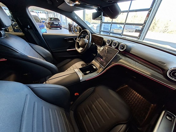 Mercedes-Benz C300 10 of 13