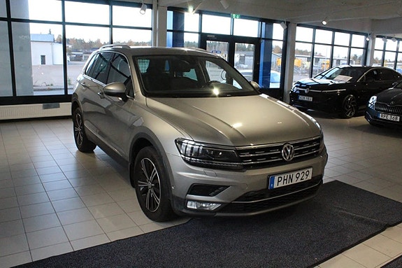Volkswagen Tiguan 2 of 5