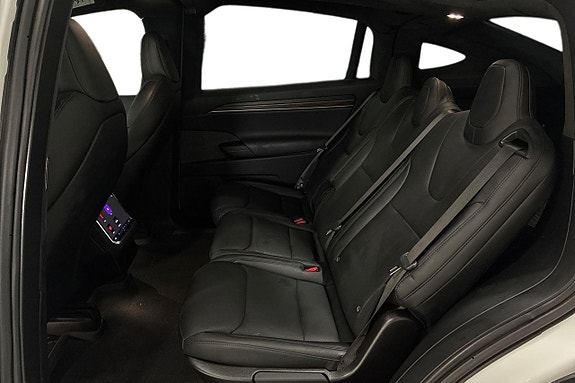 Tesla Model X 14 of 30