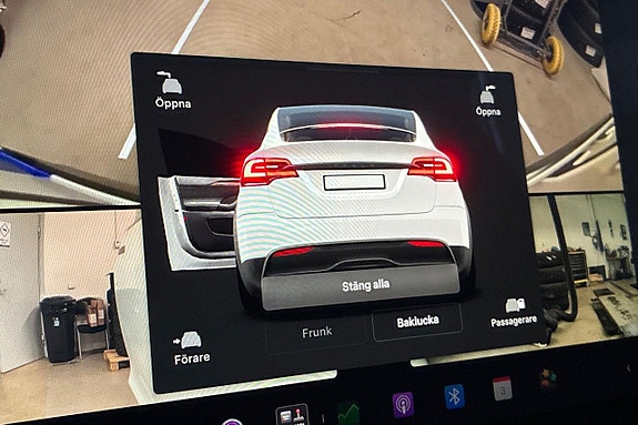 Tesla Model X 29 of 30