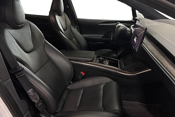 Tesla Model X 15 of 30
