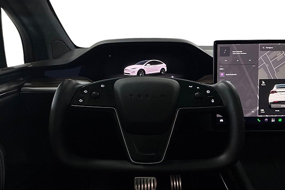 Tesla Model X 16 of 30