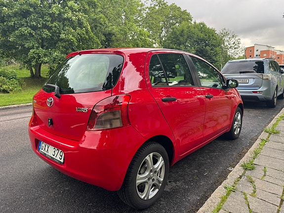 Toyota Yaris 3 of 5
