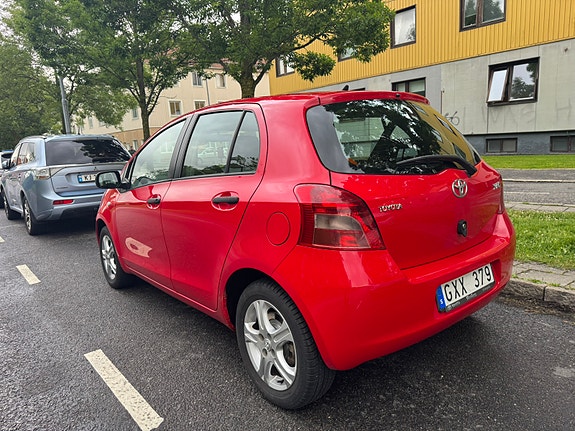 Toyota Yaris 4 of 5