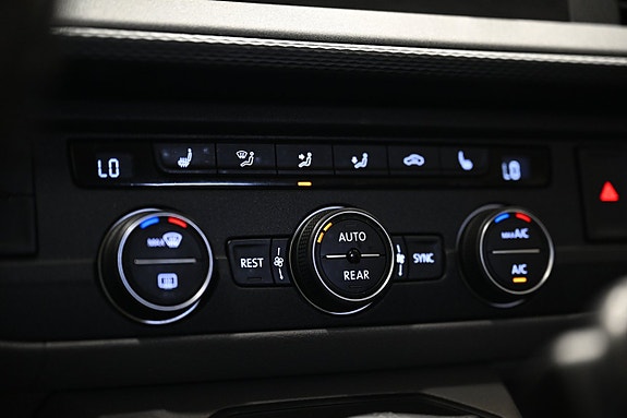 Volkswagen Caravelle 23 of 30