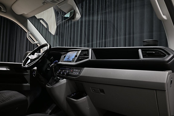 Volkswagen Caravelle 25 of 30