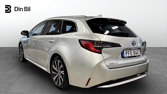 Toyota Corolla 3 of 5