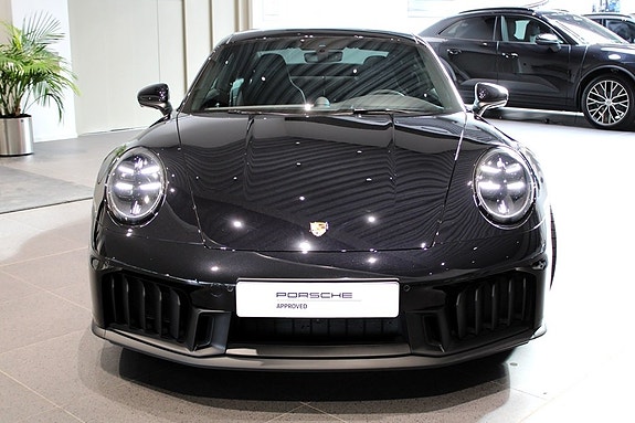 Porsche 911 Carrera 4 GTS 5 of 5