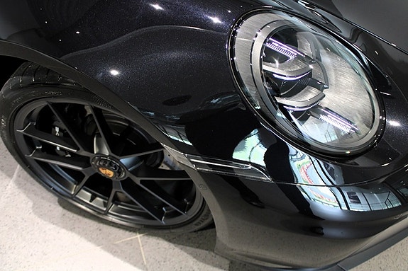 Porsche 911 Carrera 4 GTS 8 of 18