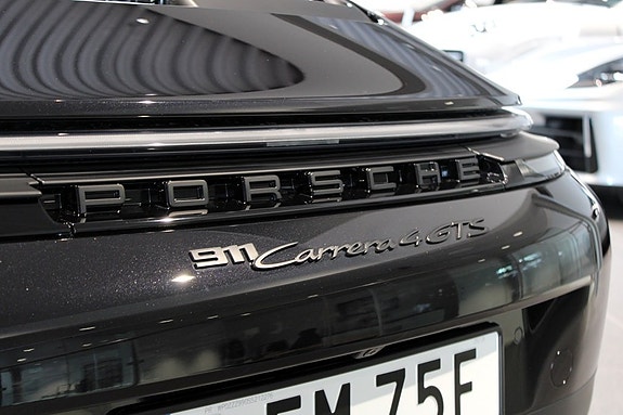 Porsche 911 Carrera 4 GTS 18 of 18