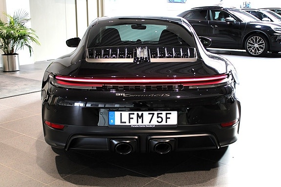 Porsche 911 Carrera 4 GTS 6 of 18