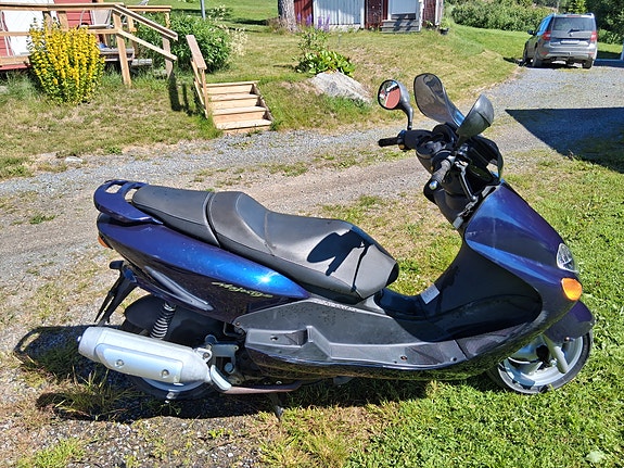 Yamaha Majesty 125 2 of 4