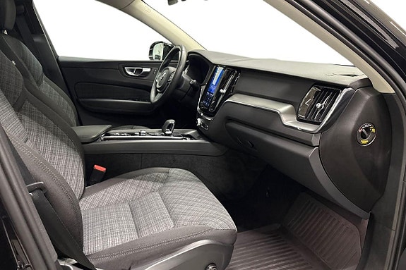 Volvo XC60 8 of 30