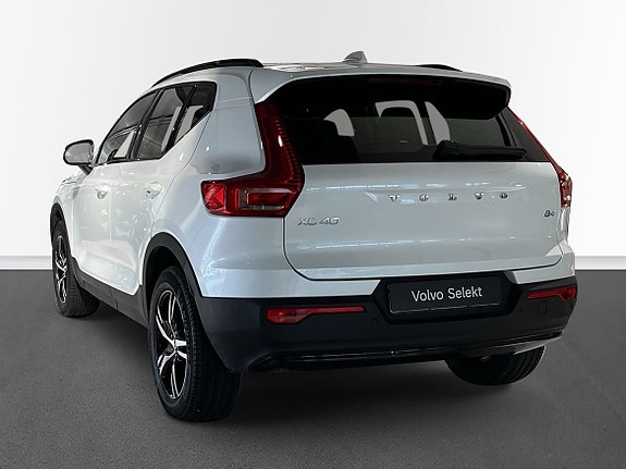 Volvo XC40 2 of 5
