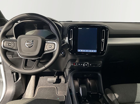 Volvo XC40 6 of 14