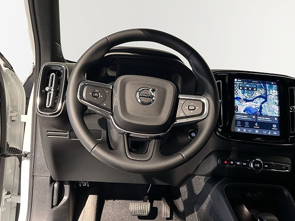 Volvo XC40 11 of 14