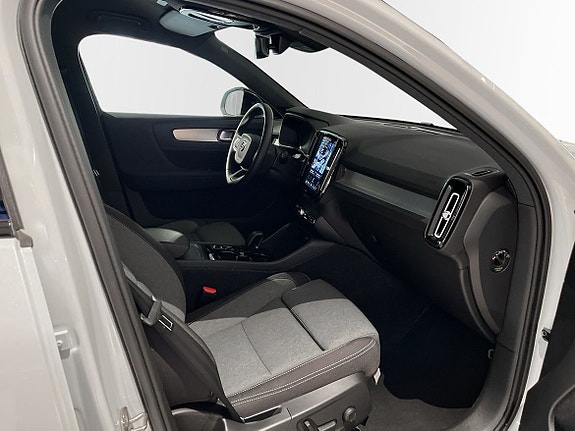 Volvo XC40 5 of 5